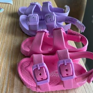 OshKosh/ Cat & Jack Foot bed Sandals